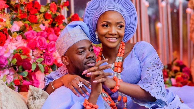 Adekunle Gold Responds to Fan Asking "Who Is Richer Between Him and His Wife, Simi?" 1 Adekunle Gold Responds to Fan Asking "Who Is Richer Between Him and His Wife, Simi?"