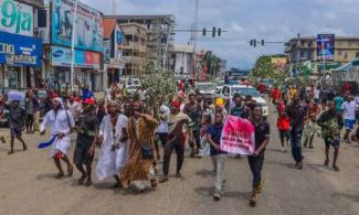 Nigerians Continue March In Oyo, Rivers States In Day 7 Of Protest 13 Nigerians Continue March In Oyo, Rivers States In Day 7 Of Protest