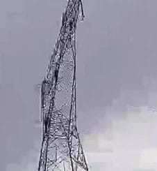 Adamawa Police Arrest Man Who Climbed High Tension Pole To Call For President Tinubu's Resignation (Video) 17 Adamawa Police Arrest Man Who Climbed High Tension Pole To Call For President Tinubu's Resignation (Video)
