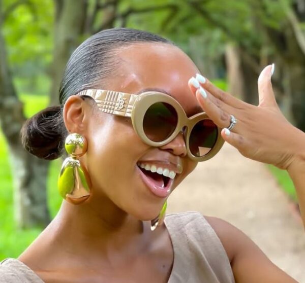 Ntando Duma flaunts her wedding ring (Photos)