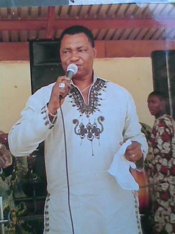 BAYO ADE – Amebo