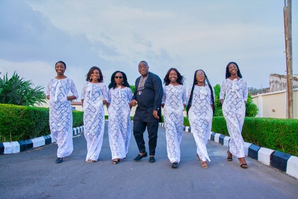 De Emeralds Choir - Oluwa Ari'se Yin (Remix) ft. DB Comic & BBO